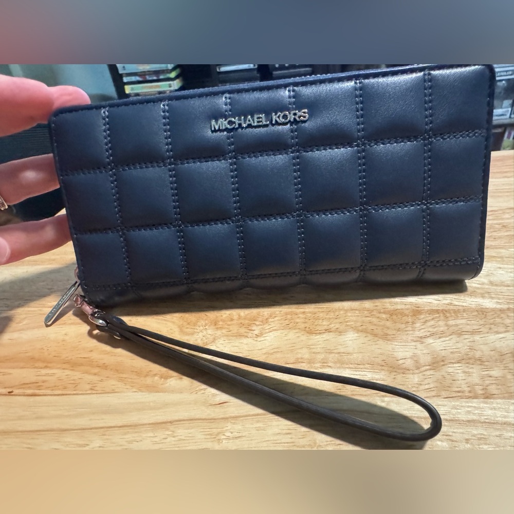 EUC - Michael Kors Black Quilted navy Clutch Wristlet